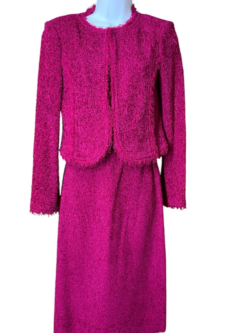 St. John Bouclé Skirt Suit Fuchsia - Cropped Jacket Designer Classic Size 2